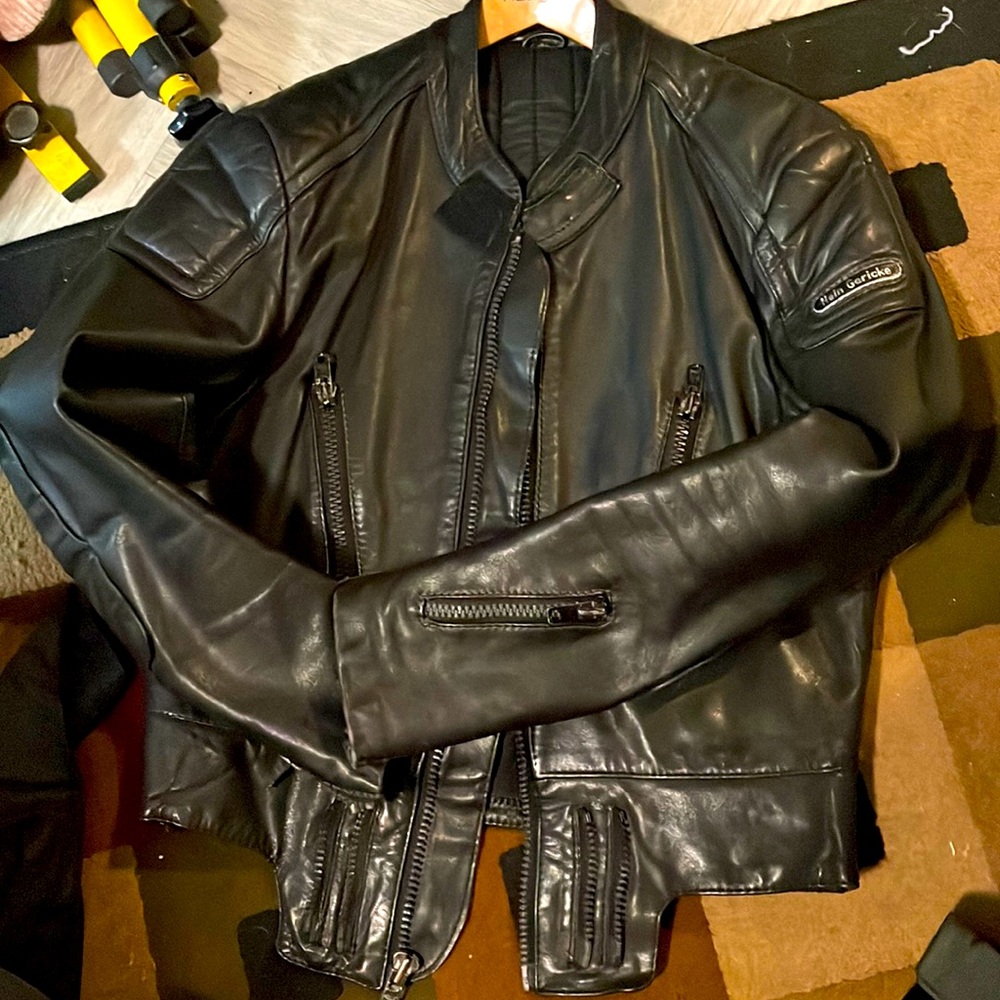 Vintage Hein Gerrike Leather Motorcycle jacket with armor, sz 40